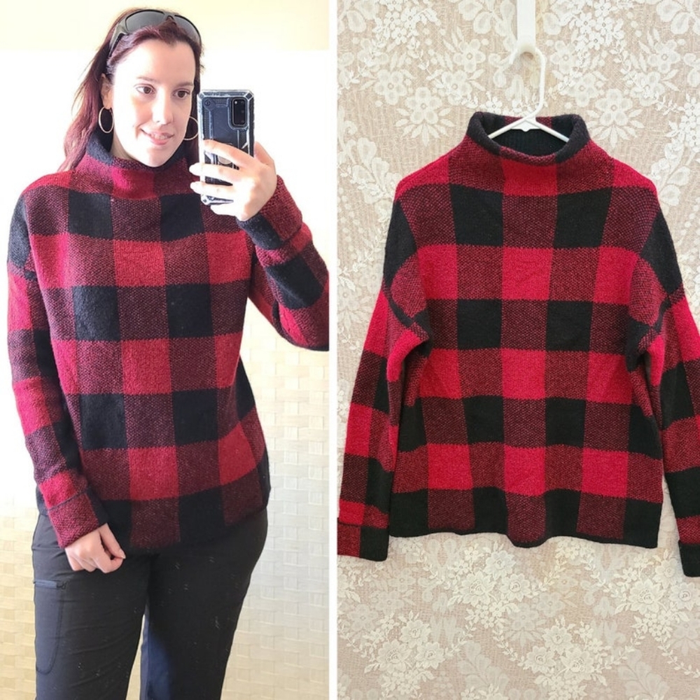 TAHARI Red Black Checker Plaid Long Sleeve Turtleneck Sweater Turtle Neck